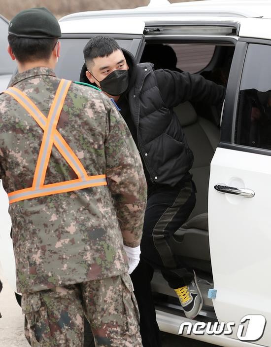 资料图:今年3月,胜利入伍。(news 1)