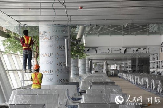 由中国建筑承建的泰国曼谷素旺纳普机场新候机楼项目接近完工。人民网记者 赵益普摄