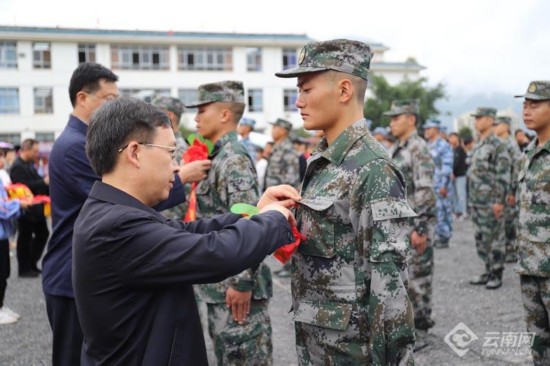 军营|【高清组图】昭通永善:60余名新兵奔赴军营