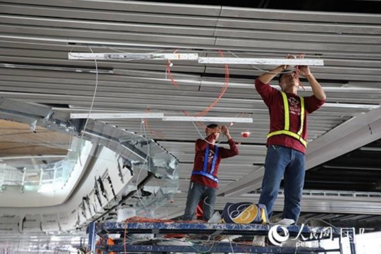 由中国建筑承建的泰国曼谷素旺纳普机场新候机楼项目接近完工。人民网记者 赵益普摄