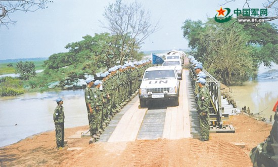 中国蓝盔的和平足迹｜在柬埔寨，创造&ldquo;一天能架一座桥&rdquo;的奇迹