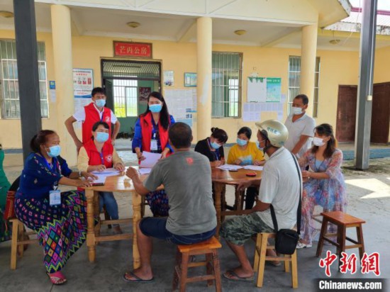 云南瑞丽异地扶贫搬迁村：确保核酸检测不漏一人
