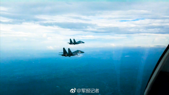  图为军报记者发布的东部战区歼-16战机