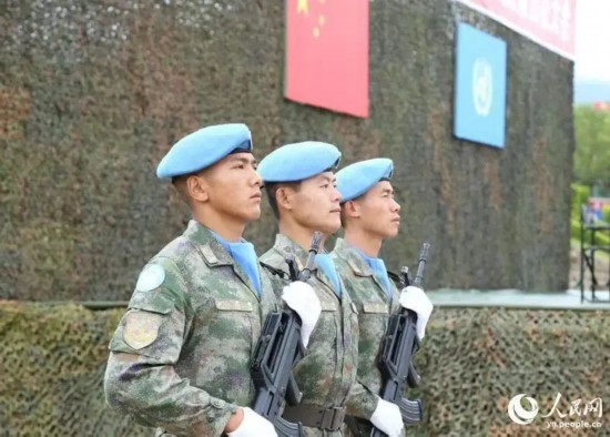 女飞行员|女飞行员驾机千里投送空降兵！网友：颜值与实力齐飞