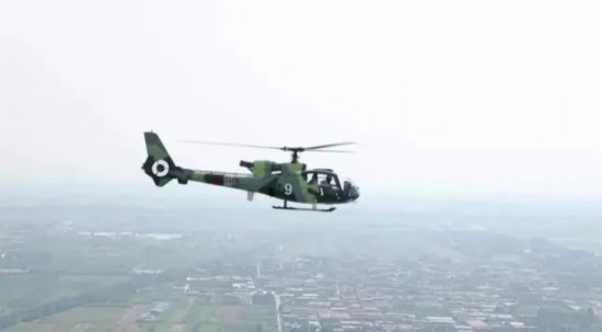 女飞行员|女飞行员驾机千里投送空降兵！网友：颜值与实力齐飞