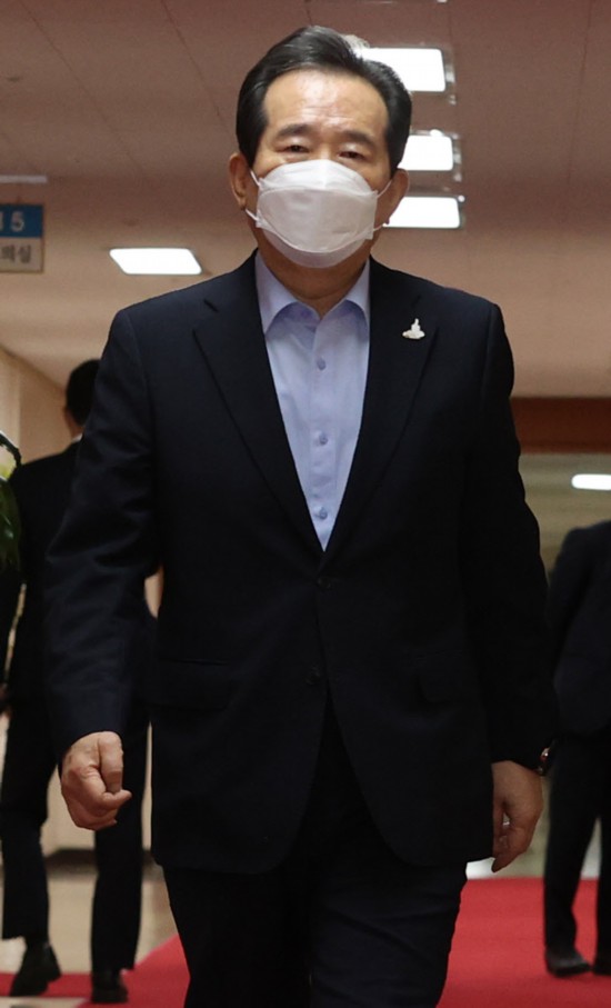 丁世均|韩国总理室发生疫情：总理被紧急隔离 前一天曾见文在寅