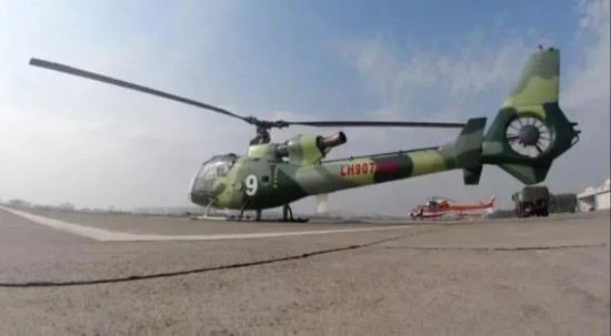 女飞行员|女飞行员驾机千里投送空降兵！网友：颜值与实力齐飞