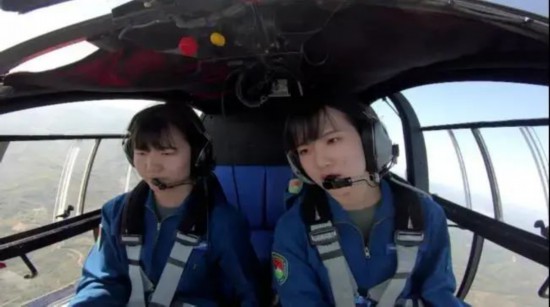 女飞行员|女飞行员驾机千里投送空降兵！网友：颜值与实力齐飞