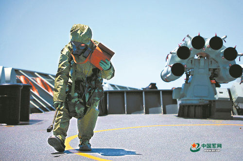 火箭深弹|海军某驱逐舰支队开展实战化演练，军舰离港就进“战场”