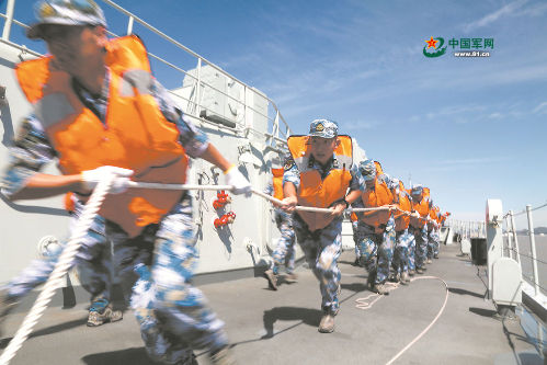 火箭深弹|海军某驱逐舰支队开展实战化演练，军舰离港就进“战场”