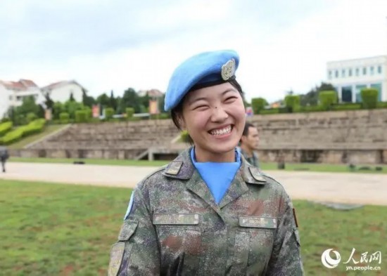 女飞行员|女飞行员驾机千里投送空降兵！网友：颜值与实力齐飞