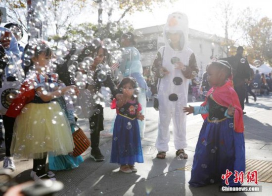 疾控中心|万圣节还能“讨糖”么？美国疾控中心给出这些建议