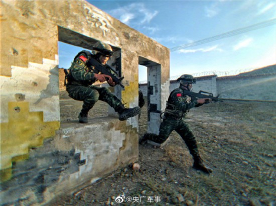 队员|武警反恐特战队员,血性突击!