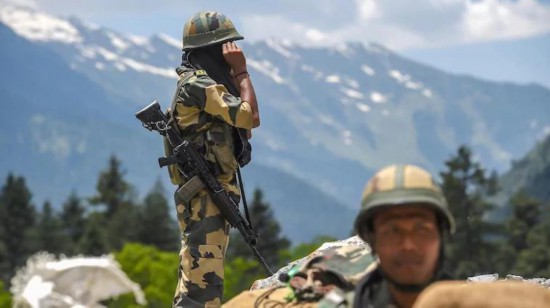 印度边境安全部队（BSF）的警员。图源：印度报业托拉斯（PTI）