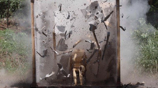 爆炸冲击波|脆弱木板秒变铜墙铁壁？黑科技涂层轻松防御爆炸冲击波