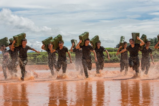 机动|守护平安的“钢刀传人”——记武警云南总队某支队机动一中队