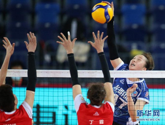 （体育）（7）排球——全国女排锦标赛第二阶段交叉赛：上海胜辽宁　　