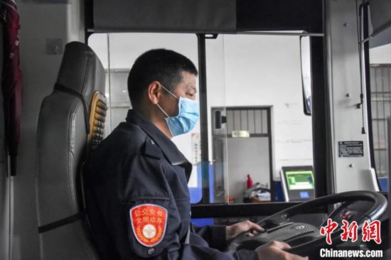 准备发车的公交司机商文良。婺城宣传部供图