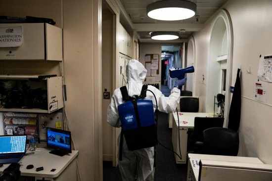 白宫|美媒：感染事件震动白宫西翼，特朗普回归使白宫混乱