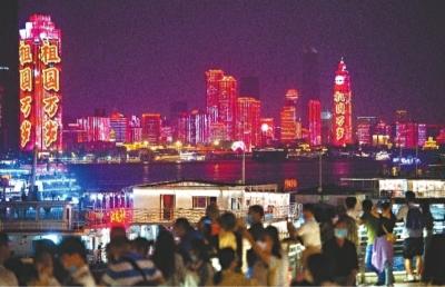 武汉大学医学部,大码头|八方游客欢聚大武汉，英雄城市节日盛宴引发世界聚焦