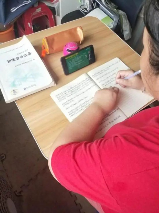 卧虎藏龙|大学宿管“卧虎藏龙”！阿姨陪考一次性通过