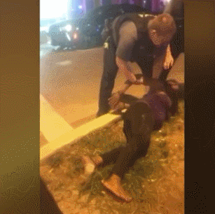 孕妇|美国黑人孕妇被警察当街跪压:怀胎已9月 民众包围市政府抗议