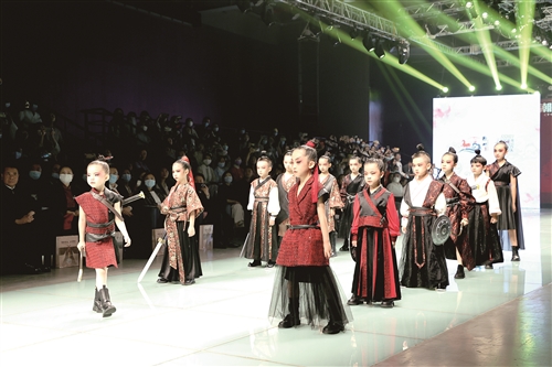 汉服■汉服“出圈”助推打造“新名片”