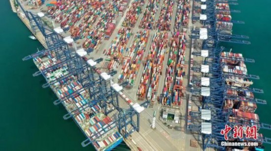 图为盐田国际集装箱码头一角。中新社记者 陈文 摄
