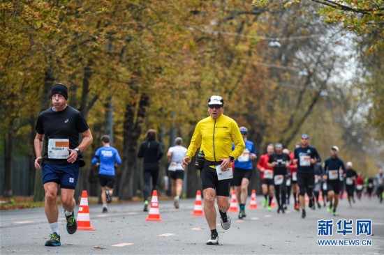 （体育）（7）维也纳举办致敬基普乔格成功挑战马拉松2小时赛一周年赛