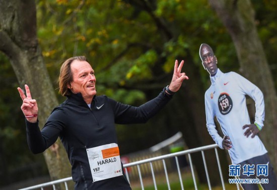 （体育）（8）维也纳举办致敬基普乔格成功挑战马拉松2小时赛一周年赛