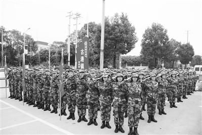 小镇|国防小镇：万花丛中一抹绿