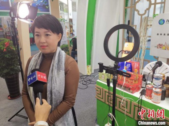 展商当主播展台变直播间黑龙江国际大米节刮起“电商风”