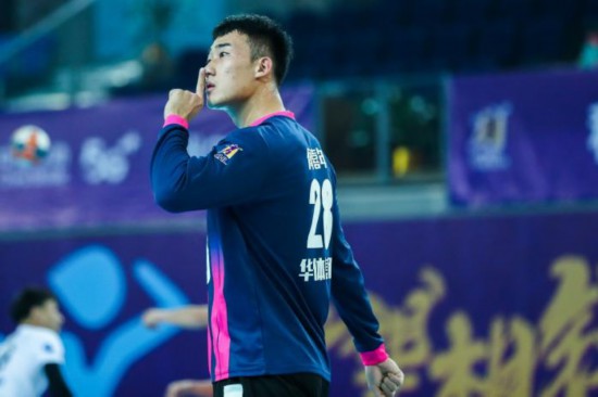 何喜年在比赛中。中国男子手球超级联赛 供图