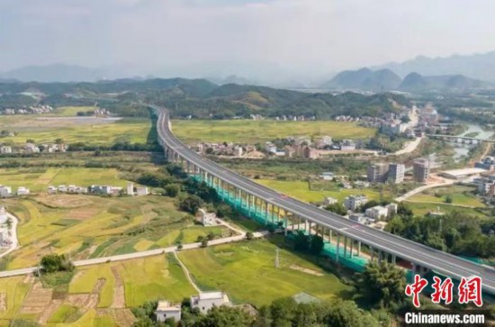 广东怀阳高速开通推进粤桂合作和珠江-西江经济带建设