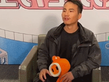 生前接受记者采访