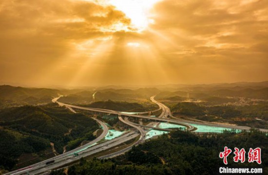 粤高速公路通车里程突破10000公里大湾区交通建设持续加快