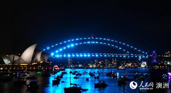 悉尼海港大桥通体连接南北两岸的彩光特效（摄影 林韦臻）