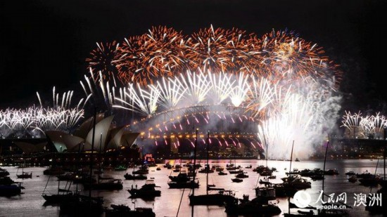 悉尼举行跨年烟花秀 迎接崭新一年 （摄影 王泉骄）