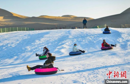 甘肃敦煌持续探大漠冰雪游欲借“冷资源”破题淡季游