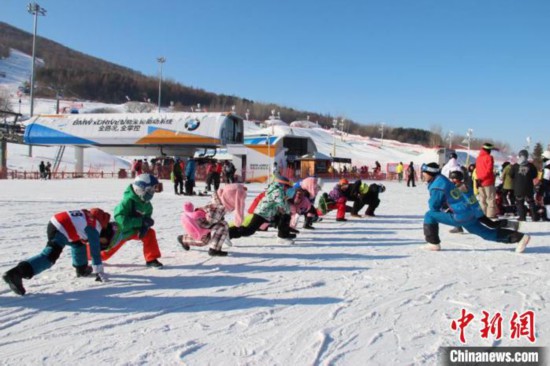 曾小烨带领小学员进行训练 董懂 摄