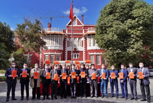 使馆|温馨！中国驻埃及使馆向旅埃侨胞和留学生发放“春节包”