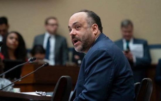 新冠|新冠来了也不收手!美国卫生部被曝挪用疫苗经费订新闻、拆家具