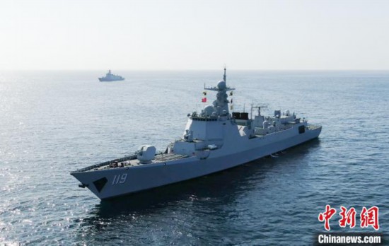 海军第36、37批护航编队举行任务交接仪式。　徐晨翔 摄