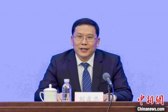 枣庄市人民政府副市长刘吉忠介绍相关情况。　刘超 摄