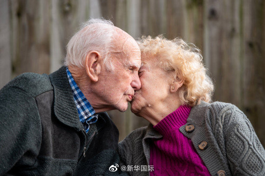 结婚|结婚80载 英老夫妇跻身婚龄最长夫妇行列