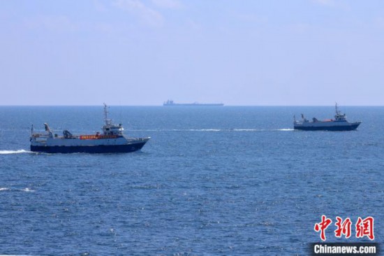 第36批护航编队为中国6艘远海渔船护航。　周远志 摄