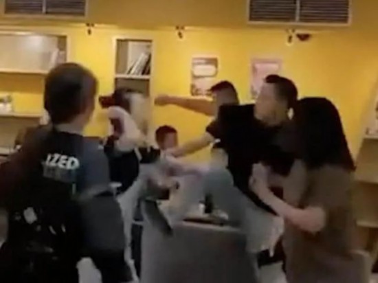 打人|澳洲奶茶店华人冲突事件,打人者被捕