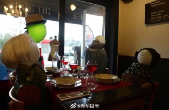 假人|太想念顾客！比利时一家餐馆给假人上红酒