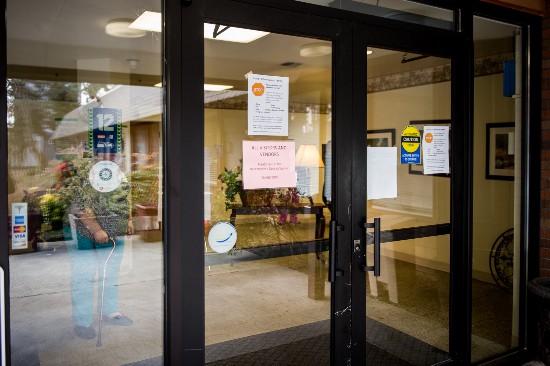 沃尔格林|救济金成高管作奖金？ 美国医药医疗行业巨头“难以想象的贪婪”惹众怒