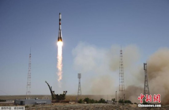 资料图：当地时间2015年7月3日，俄罗斯&ldquo;进步M-28M&rdquo;号货运飞船从拜科努尔航天发射场发射升空，为国际空间站带去物资。